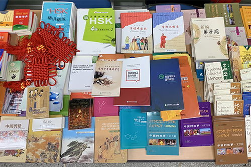 圆光大学孔子学院举行汉语书籍及文化用品赠送仪式，促进文化交流与教育发展